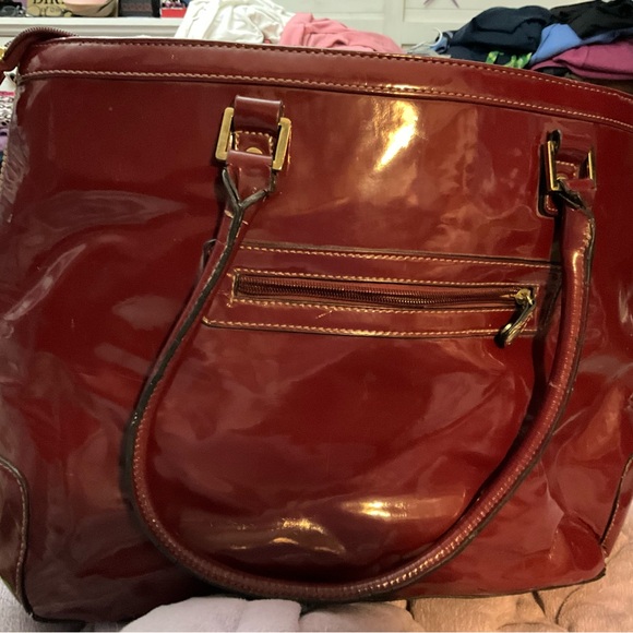 Large carry all bag in burgundy patent - Picture 4 of 16